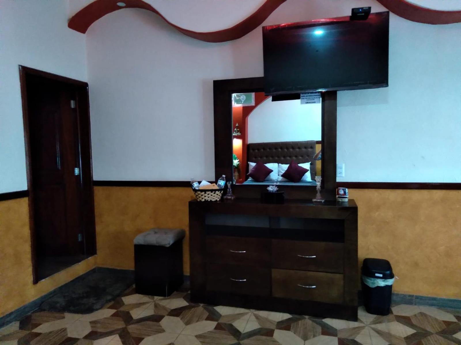 Hotel La Cueva Del Pirata カシータス エクステリア 写真