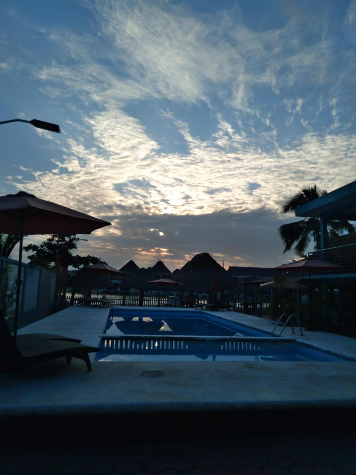 Hotel La Cueva Del Pirata カシータス エクステリア 写真