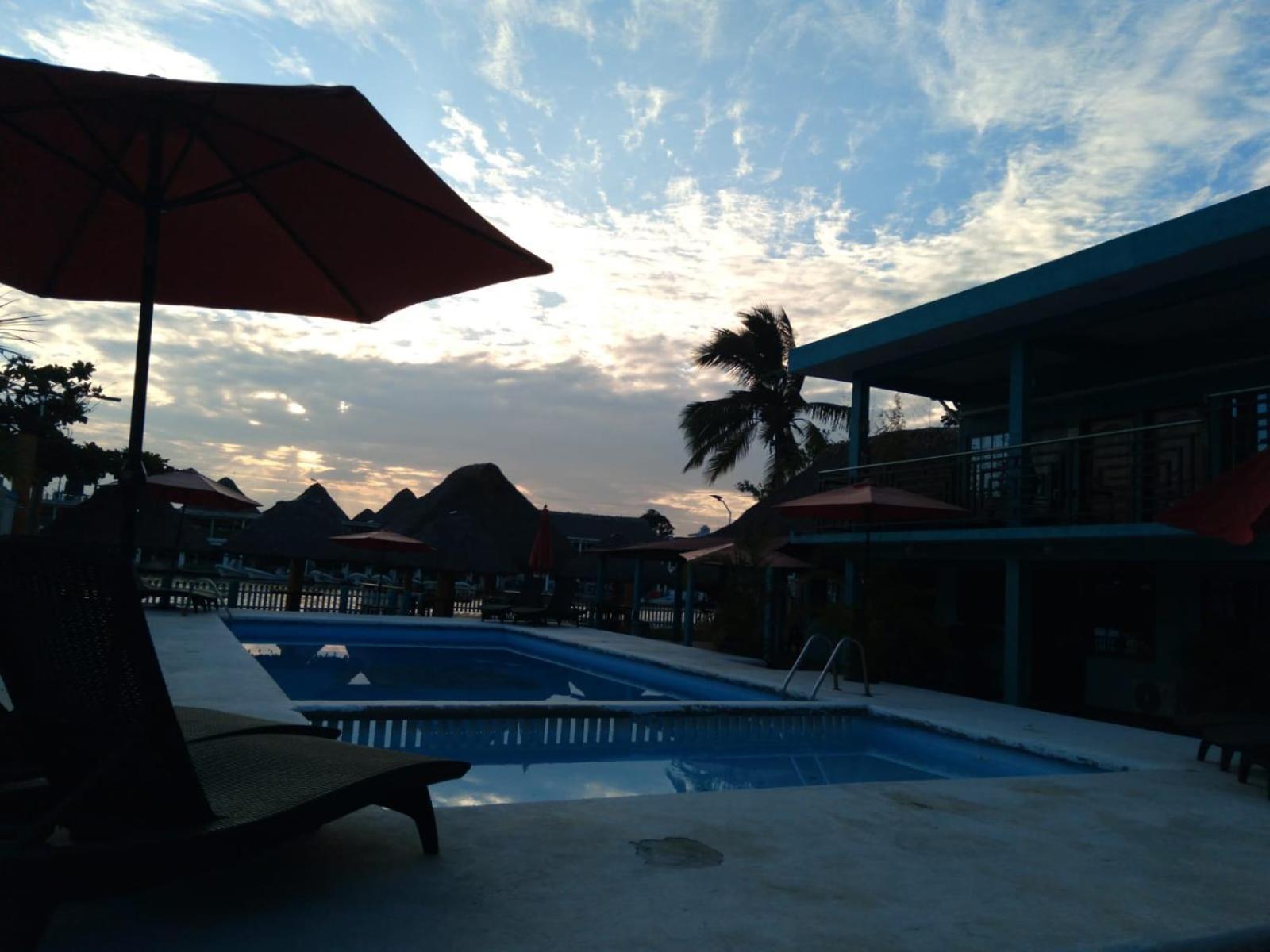 Hotel La Cueva Del Pirata カシータス エクステリア 写真