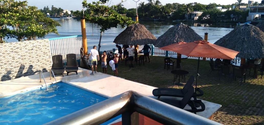 Hotel La Cueva Del Pirata カシータス エクステリア 写真