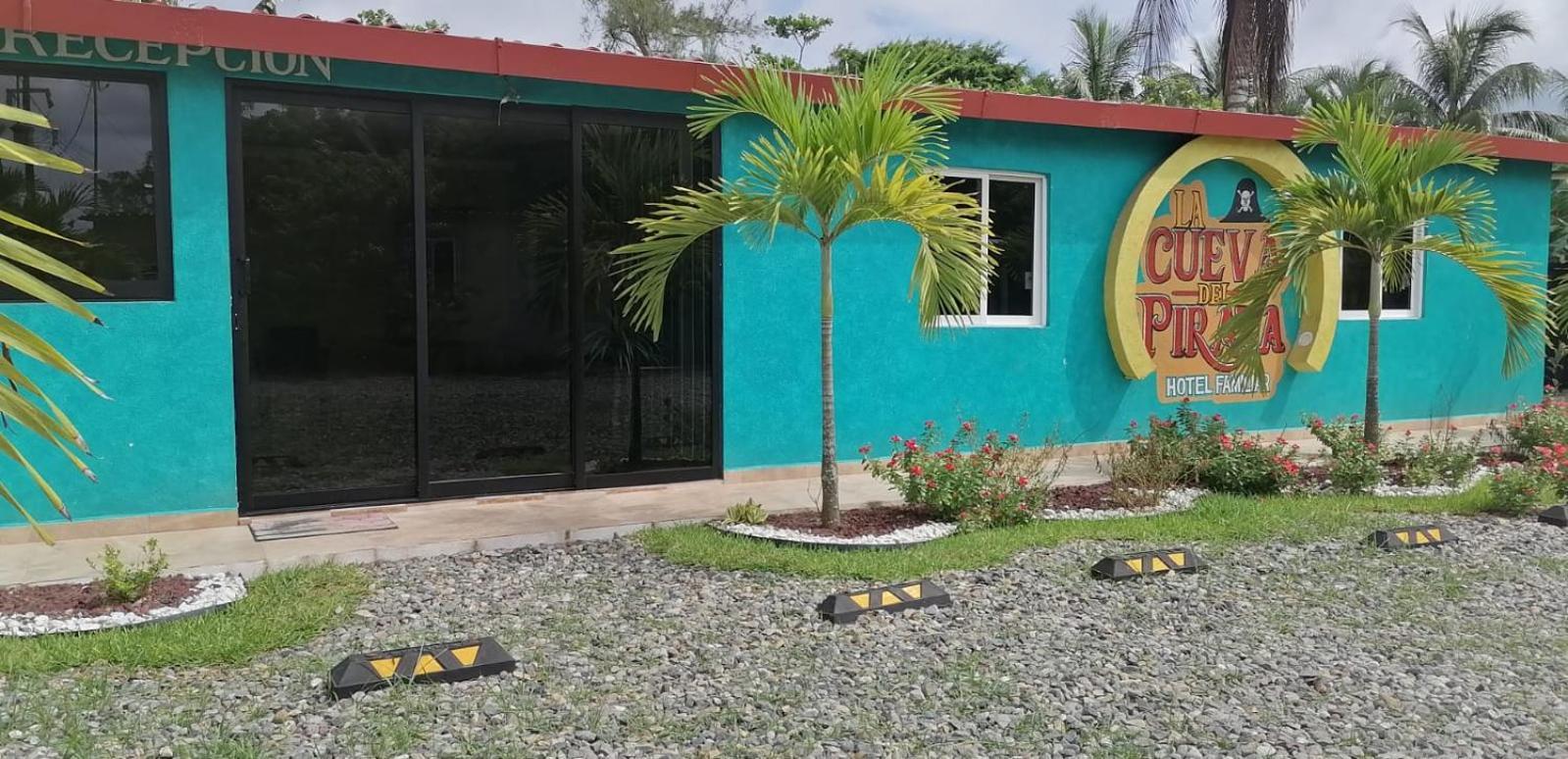 Hotel La Cueva Del Pirata カシータス エクステリア 写真